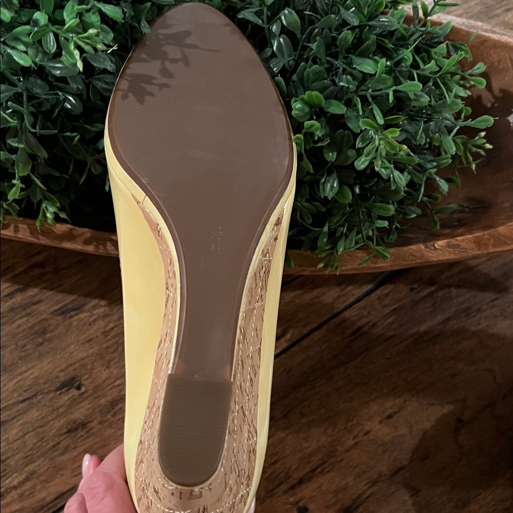 NWT Vaneli Phebe Ice Fodervern Patent/Ice Quilted Cork Peep Toe Heels. Size 8.5 - Picture 6 of 7